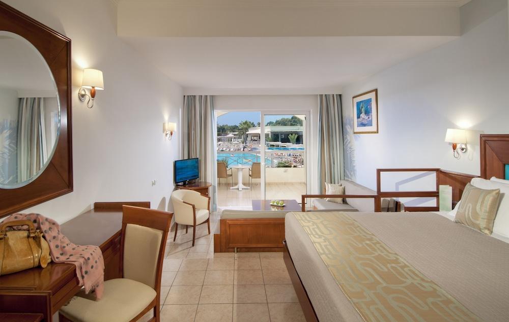 Kipriotis Maris Suites Psalidi  Exteriör bild