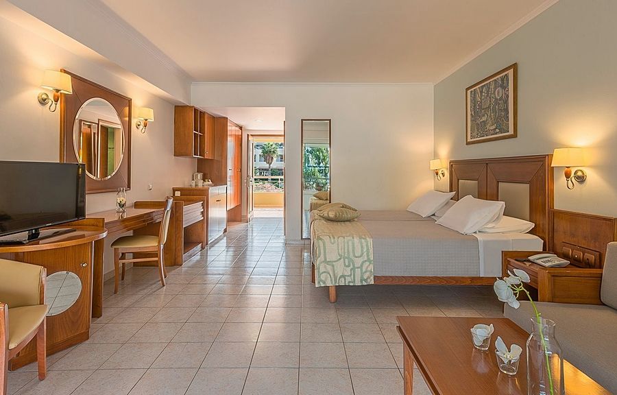Kipriotis Maris Suites Psalidi  Exteriör bild