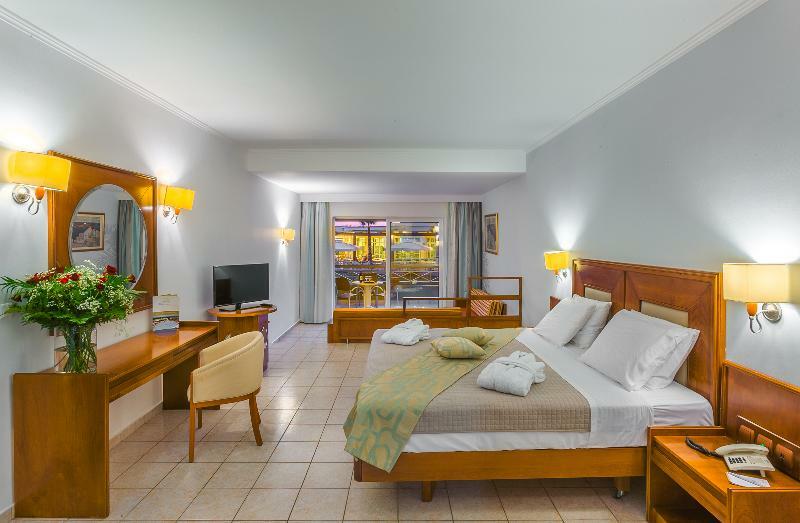 Kipriotis Maris Suites Psalidi  Exteriör bild